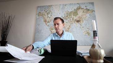 anklage foran verdenskort