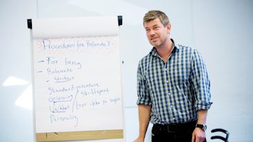 Retoriker Janus Beyer underviser i, hvordan man procederer i retten