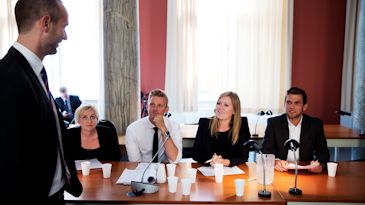 Deltagerne får de sidste instrukser, inden det går i gang