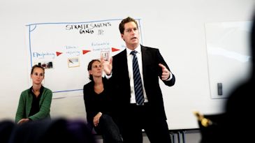 Senioranklager Stefan Kobbernagel underviser i straffesagens gang